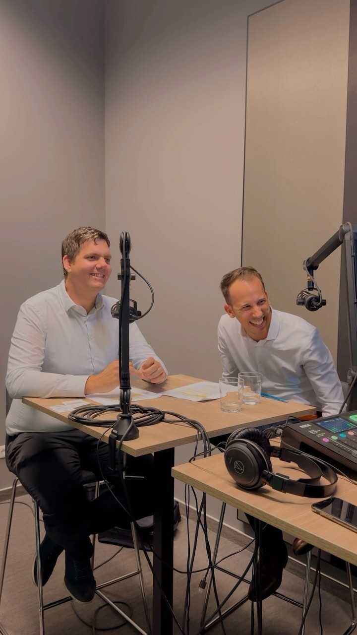 Tegnap a @portfoliohu stúdiójában jártunk, hamarosan jövünk a legújabb energetikai beszélgetéssel! 🎙️😊 #szoftverfejlesztés #energetika